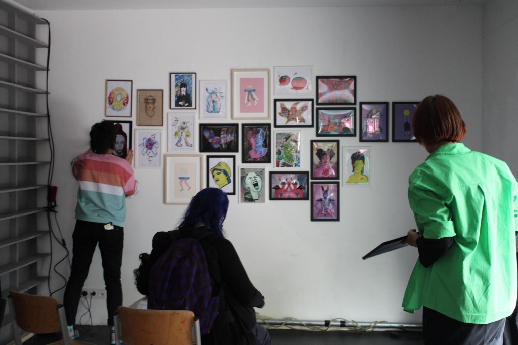 In Kooperation mit dem Social Art Lab wurden Paste-Ups aus einem zusammen ausgerichteten Workshop ausgestellt.